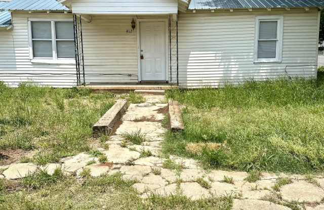 912 West Vinita Avenue - 912 West Vinita Avenue, Sulphur, OK 73086