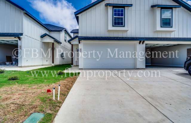 916 Cooksey Ct, Unit B - 3 Bedroom, 2.5 Bathroom Two-Story Home in Grandview, TX! Gallery 2