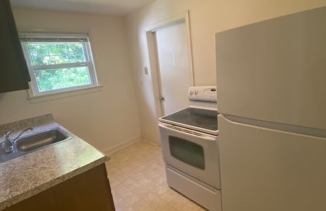 371 Cherrydale Ave - 371 Cherrydale Avenue, Front Royal, VA 22630