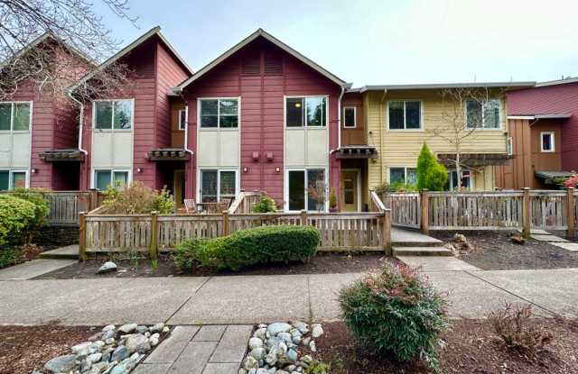 2Bd/1.75Ba Issaquah Townhouse - 131 Sky Ridge Road Northwest, Issaquah, WA 98027