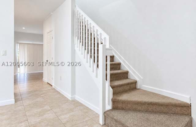 413 SE 32nd Ter Gallery 2