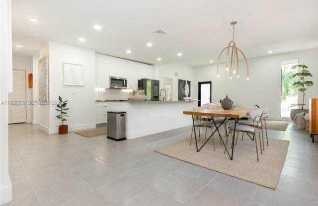 14000 NE 16th Ct Gallery 2