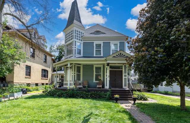546 Ashland Avenue Gallery 2