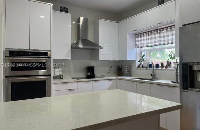 12749 SW 49th Ct Gallery 2