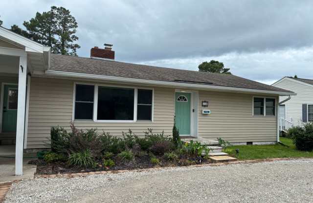 Updated 2 bedroom with Bonus room home in Beaufort Gallery 3