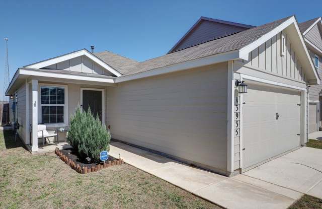 Modern 3 Bed 2 bath house off of 211! photos photos
