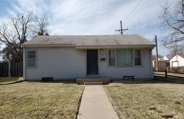 1515 Prairie Street - 1515 Prairie Street, Hutchinson, KS 67501