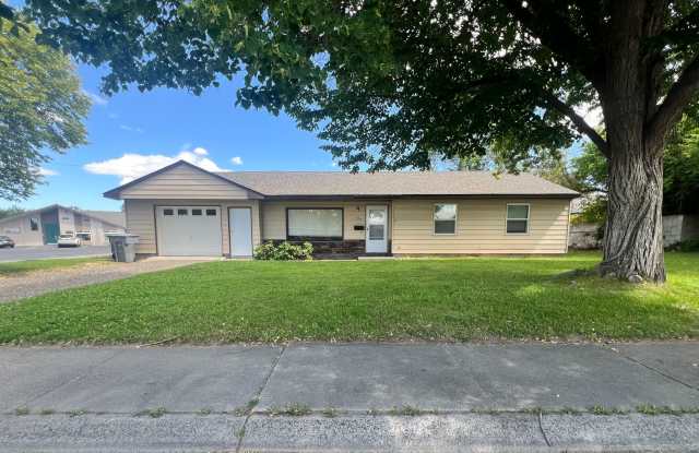 Charming 3-Bedroom Home in Prime Richland Location - - 634 Basswood Avenue, Richland, WA 99352