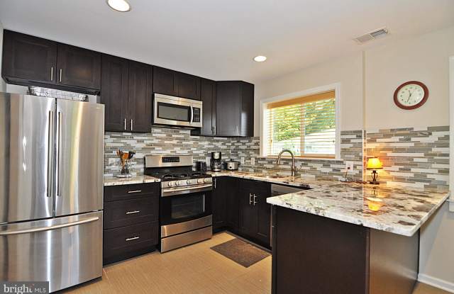 2307 GLENDALE TERRACE Gallery 2