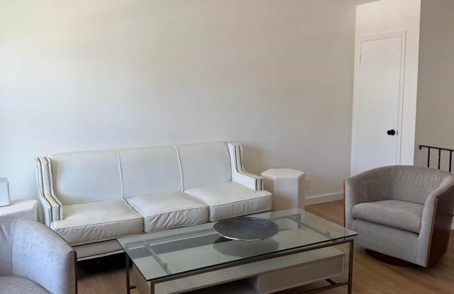 210 N Surrey Ave Gallery 4