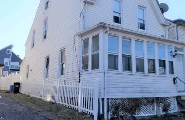 639 CROOKS AVE - 639 Crooks Ave, Clifton, NJ 07011