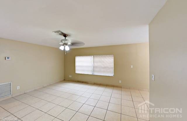 7530 SW 8th Court Gallery 2