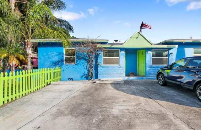205 Palm Street Gallery 1