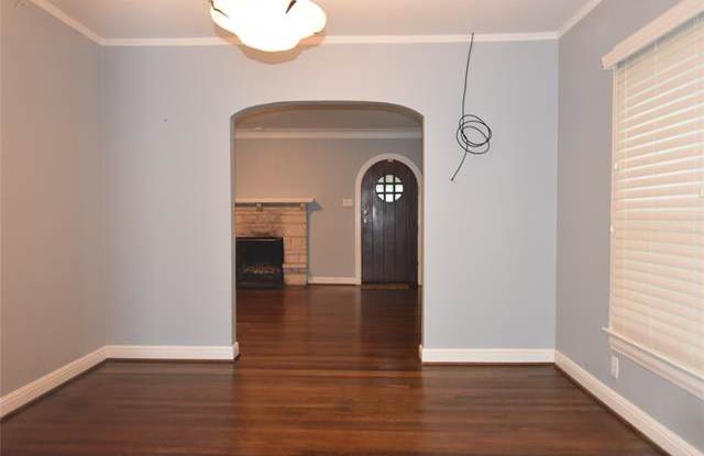 1139 Elmhurst Place Gallery 3