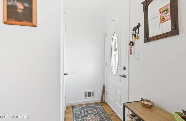12 Bayview Avenue Gallery 4