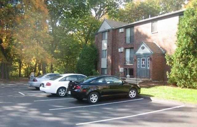 123 English village Road - 123 English Village Road, Manchester, NH 03102