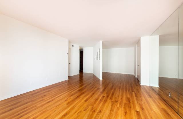High Rise Condo 1bed 2 Full Bath Gallery 3