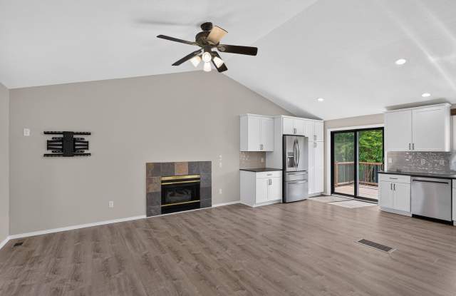Beautifully Updated 3-Bedroom Tri-Level Home in Sherwood Gallery 4