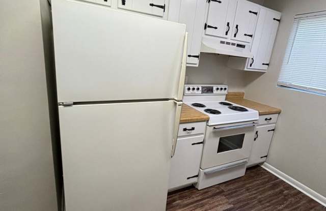 Updated townhome just near Midtown Gallery 1