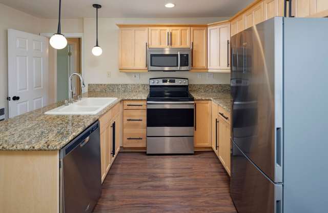 Available 1 Bedroom/1 bathroom remodled Condo in Long Beach!! - 5585 East Pacific Coast Highway, Long Beach, CA 90815