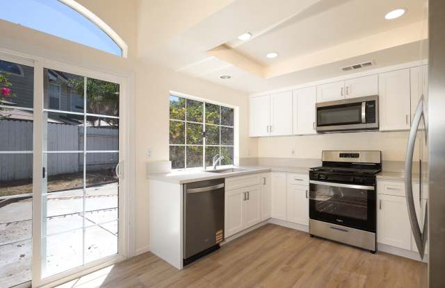 3 Bedroom + 2 Bathroom House | Western Pacific Cove | Port Hueneme | Unfurnished Gallery 4