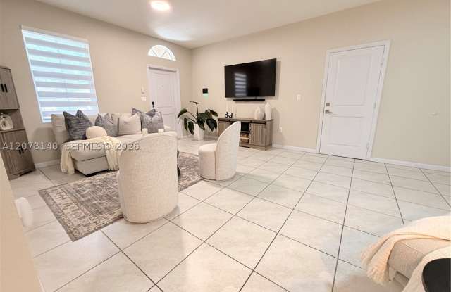 12130 SW 248th Ter Gallery 4