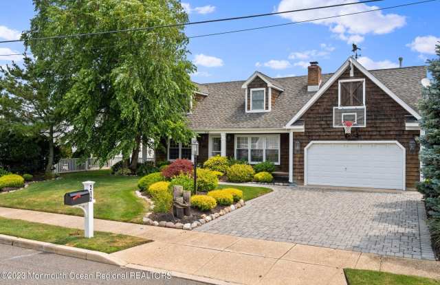 212 Helm Road Gallery 2