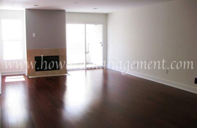 1951 N Beachwood Drive, Unit 206 Gallery 3