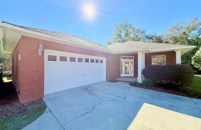 Spacious 3 Bed/2 Bath Home - 0.82 Acre Lot - 3567 Haley Way, Pace, FL 32571