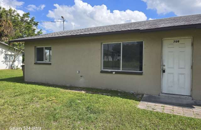 709 Gordon Ave South - 709 Gordon Avenue South, Lehigh Acres, FL 33973