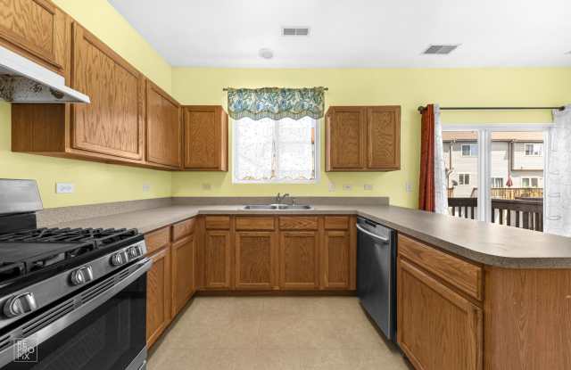 Grayslake Rental!  2 Bedroom 2.5 Bathroom Townhome!  Cherry Creek Subdivision! Gallery 4