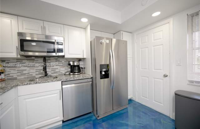 1551 NE Miami Gardens Dr Gallery 2