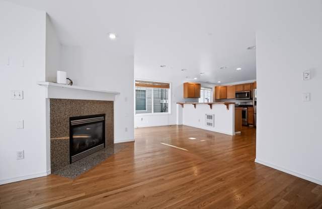 Modern 3-Bedroom Home with Garage, A/C & Fenced Backyard in North Seattle! Gallery 4