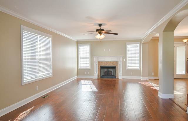 Pet Friendly Three Bedroom with Bonus! Gallery 3