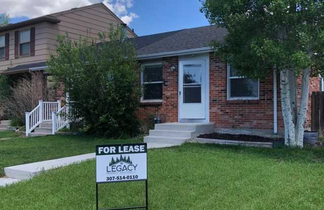 Great 2 Bedroom 1 1/2 Bath Townhouse in Sun Valley! Gallery 3
