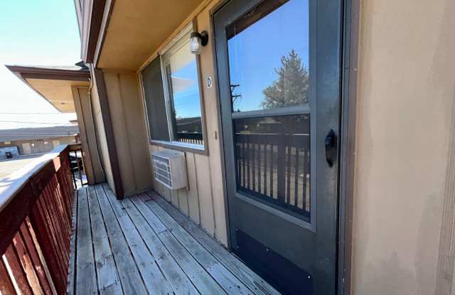 2 Bedroom Apartment with Garage Available August 1st Gallery 3