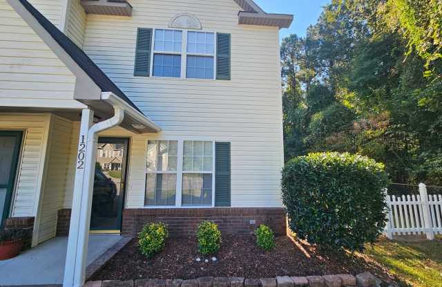 Well maintained Townhome w/ Large Yard photos photos