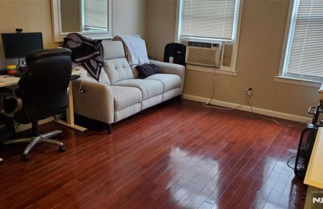 662 Bloomfield photos photos