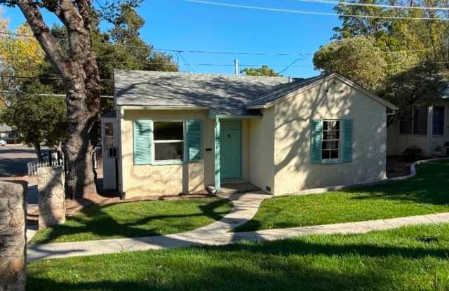 2 bedroom 1 bath home with garage Gallery 1