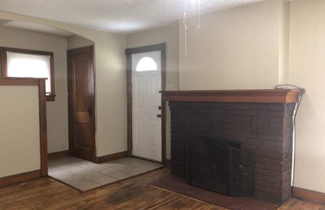 1343 E. Kossuth Street Gallery 3
