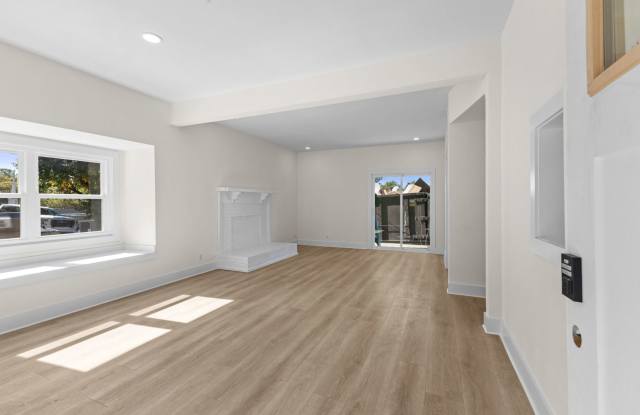 AVAILABLE NOW. 3 BED 1 BATH. IDEAL LOCATION IN BELLEVUE. CLOSE TO EVERYTHING WEST NASHVILLE. NEWLY RENOVATED. $1575  PER MONTH photos photos