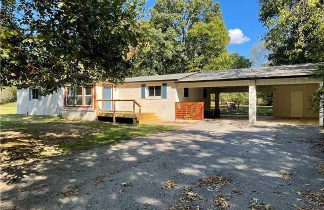 Secluded 3 Bedroom Home Near Lake Fayetteville! photos photos