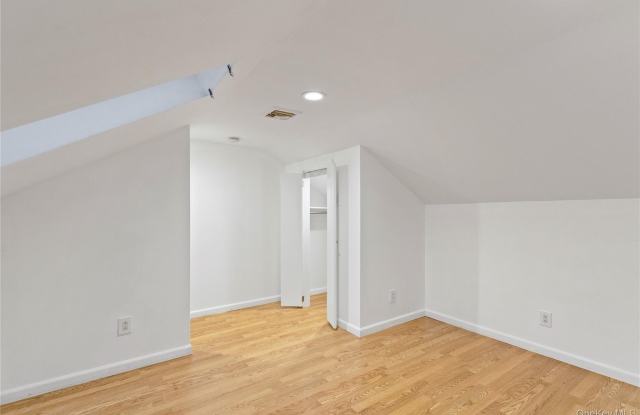 14 Bayville Avenue Gallery 2