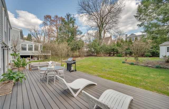 1001 Shore Acres Drive Gallery 4