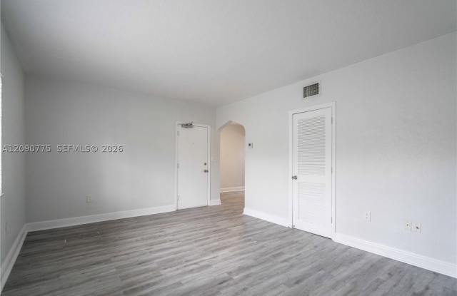 1007 Bay Dr Gallery 4