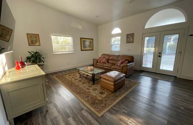 Custom Private Cottage near Arden Park Gallery 4