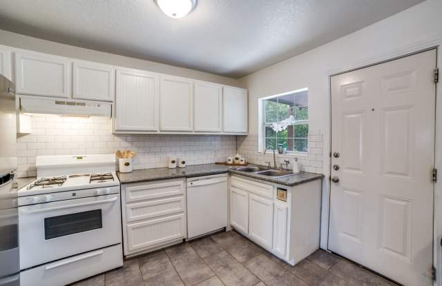 114 Oxford Dr photos photos