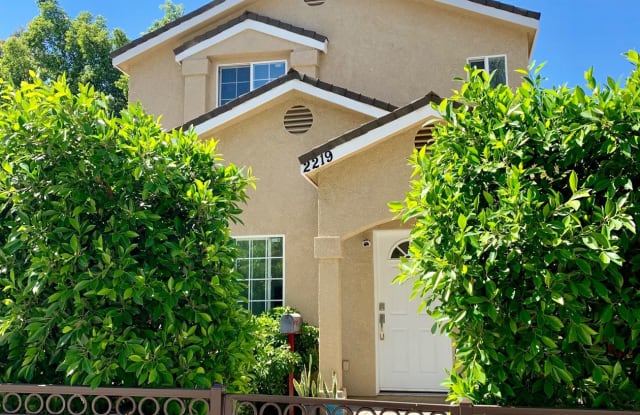 2219 Glover Place - 2219 Glover Place, Los Angeles, CA 90031