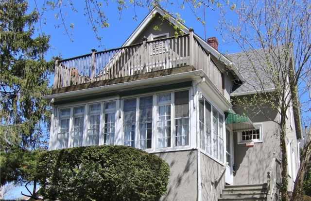 123 Pine Street photos photos