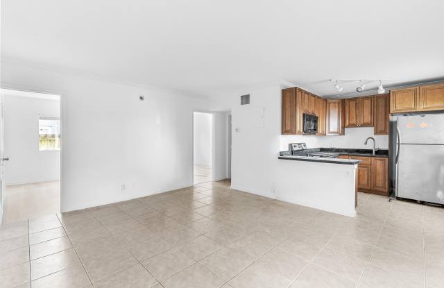 2655 NE 8TH Avenue Gallery 4